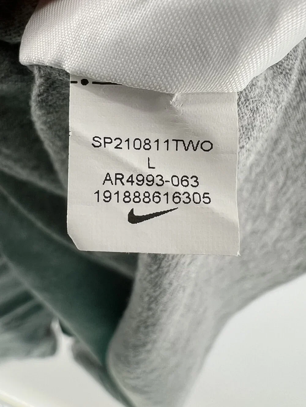 Nike Swoosh Men's Size L Grey T-shirt (1-22)